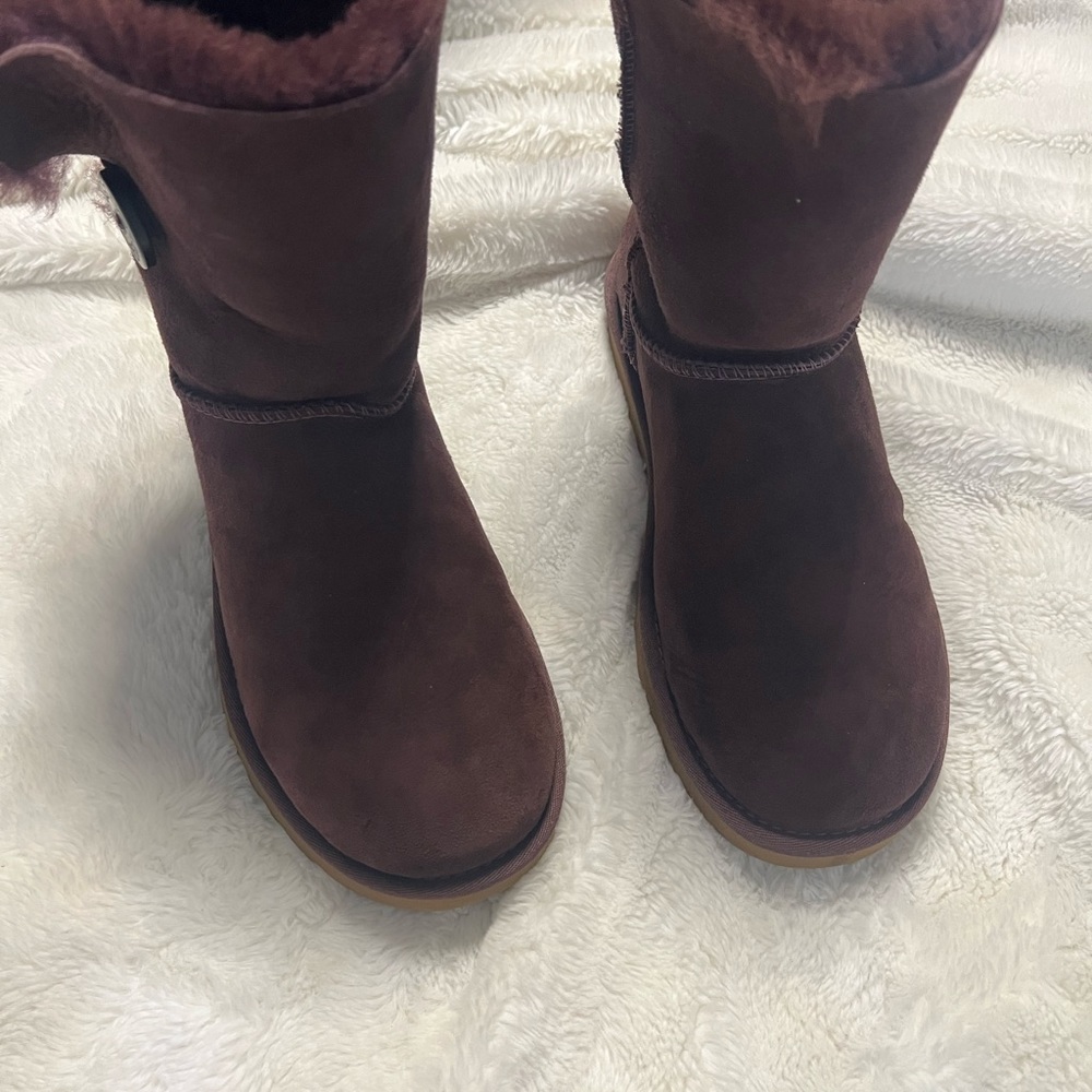 Ugg -Purple boots size 7 - great condition worn a few time. No ugg box